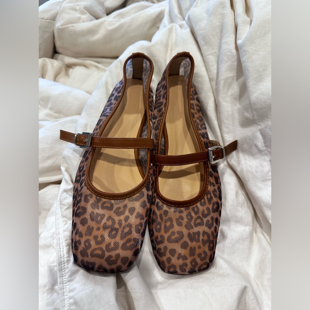 Mesh ballet flat shoes. Leopard print